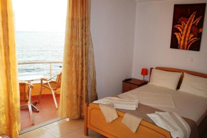Mare Pensionat Himare